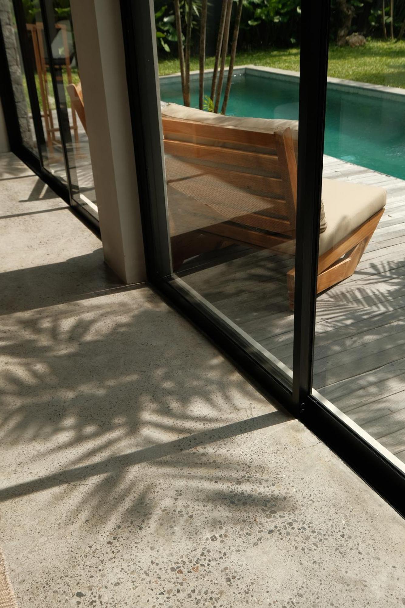 Zara Spacious, Chic And Classy 2 Bedroom 5 Minutes From Cliff Edge Villa