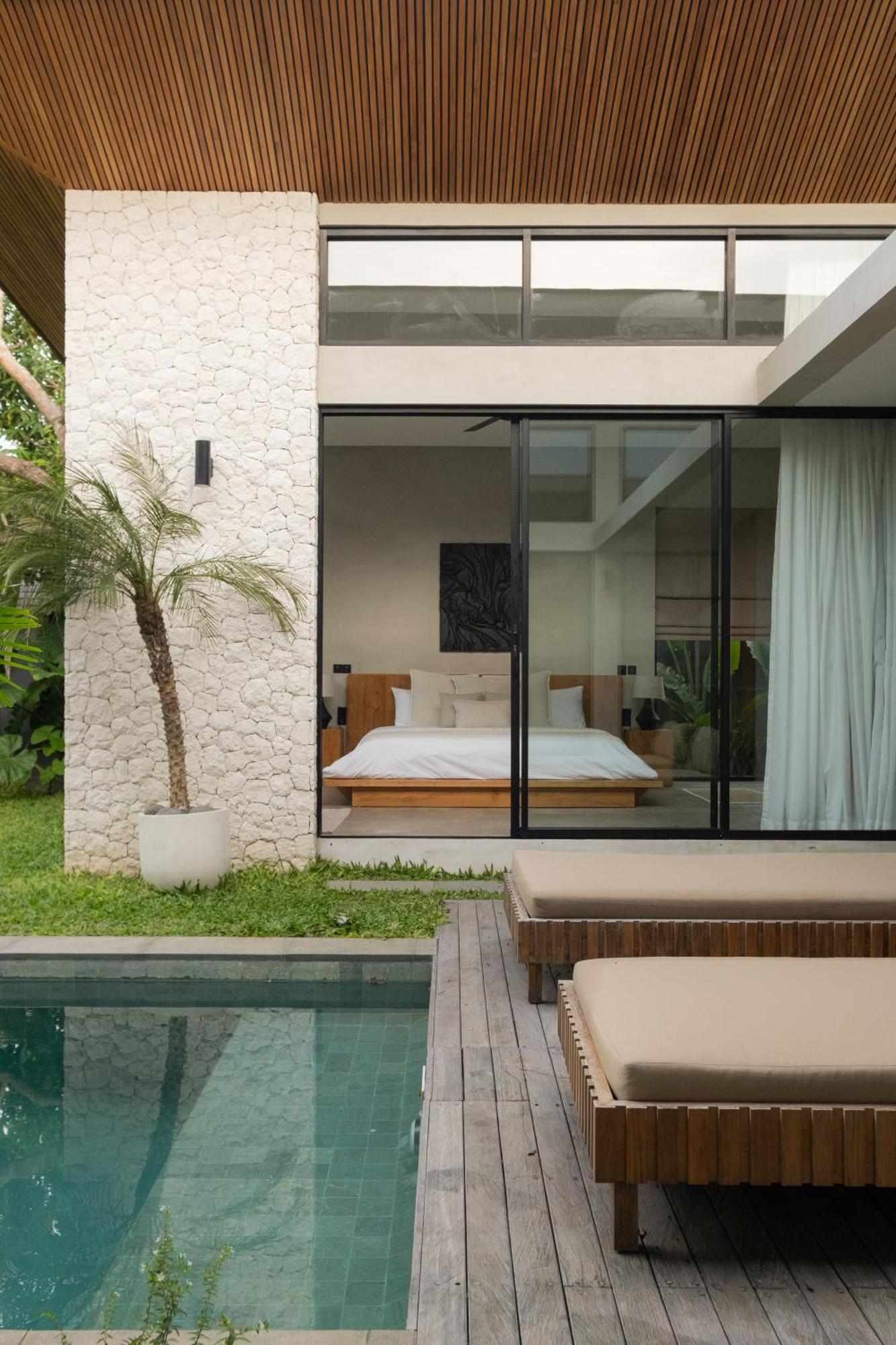 Villa Zara Spacious, Chic And Classy 2 Bedroom 5 Minutes From Cliff Edge Uluwatu (Bali)