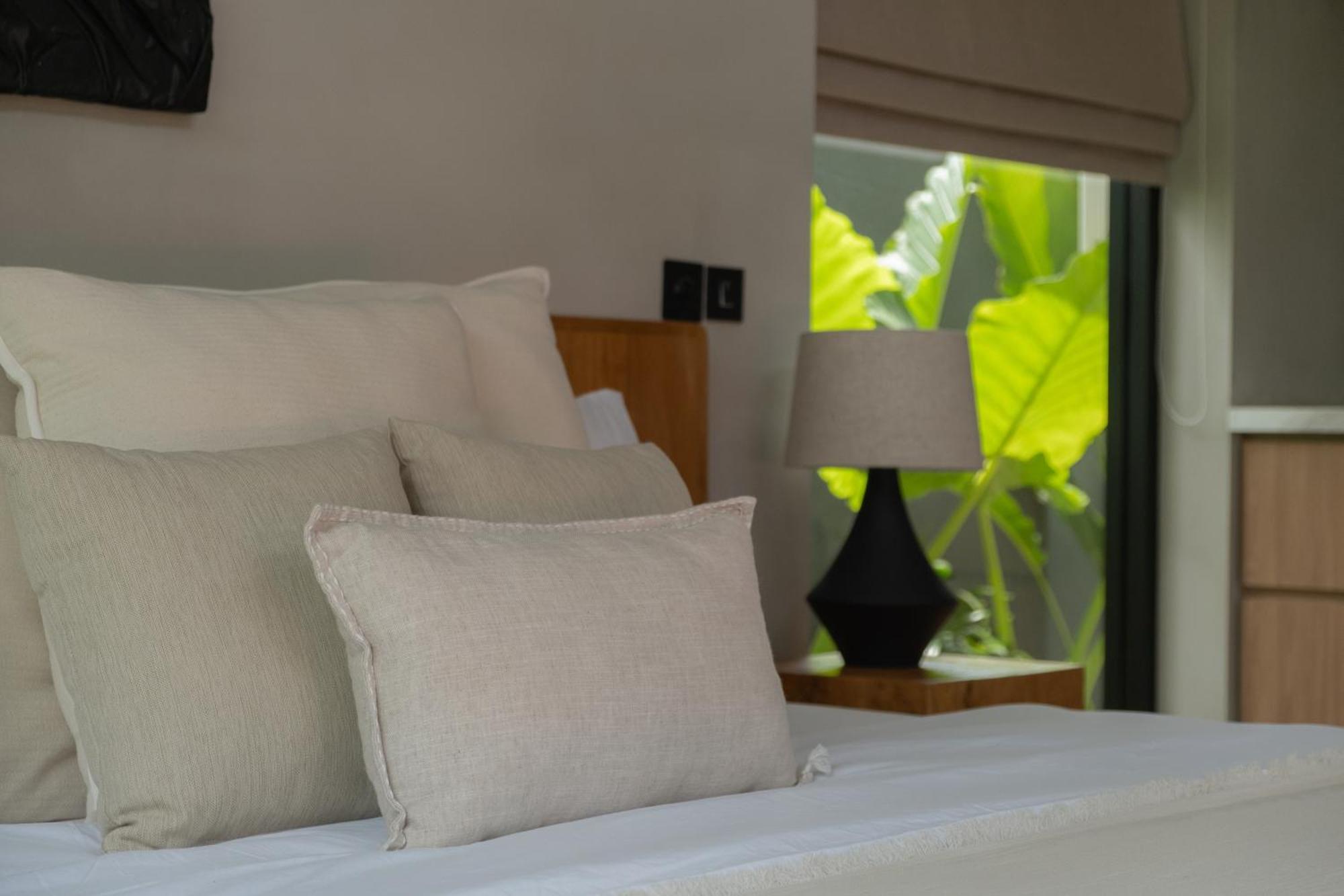 Zara Spacious, Chic And Classy 2 Bedroom 5 Minutes From Cliff Edge *